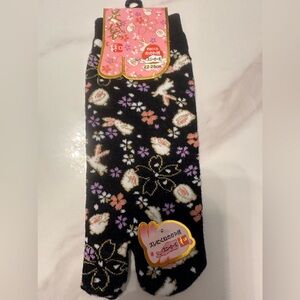 JAPANESE SANDAL. SOCKS FITS SIZE 7-9 NWT